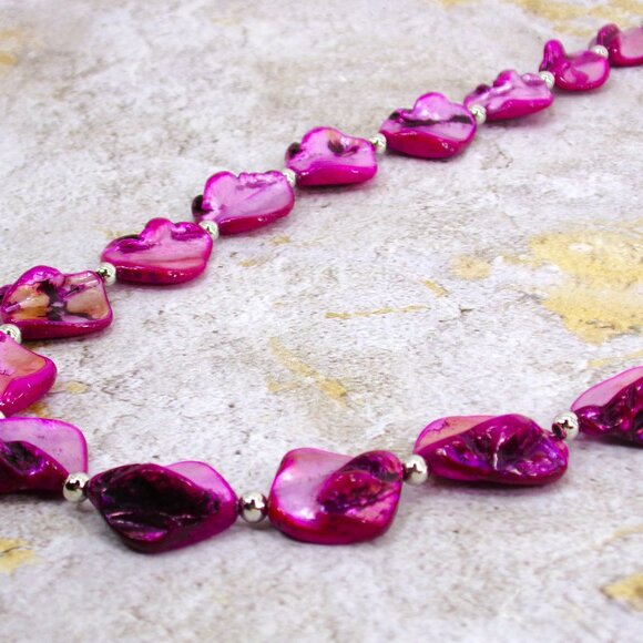 Purple shell bead necklace made with natural shape shell beads and silver beads - Picture 4 of 11